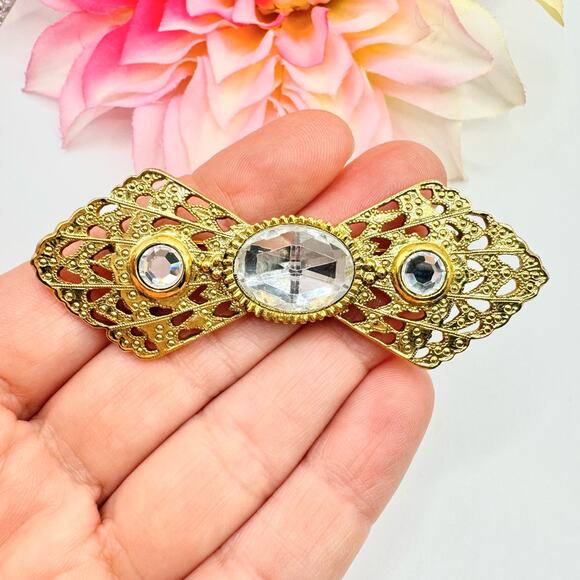 Vintage 1928 Victorian Revival Bow Brooch Openwork Gold Tone Romantic Lace Girly - Picture 2 of 9
